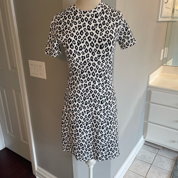 Robe Theory FANDORA - Taille 0 - Modèle Urchin Pinwheel - Neuf Avec étiquettes (prix Boutique 315$)